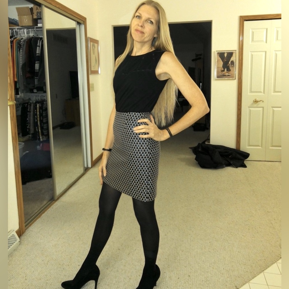LOFT fitted lined mini skirt
